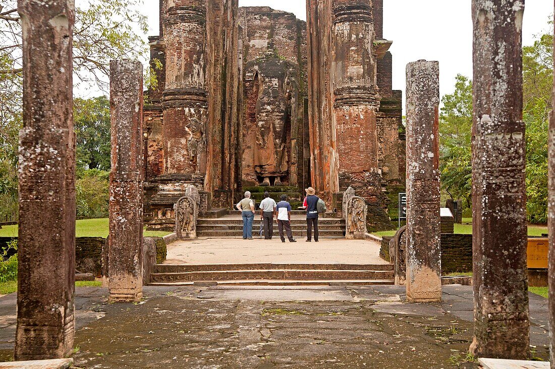 visitors at the ruins of the giant Lankatilaka Temple, Polonnaruwa, UNESCO World Heritage Site, Sri Lanka, Asia