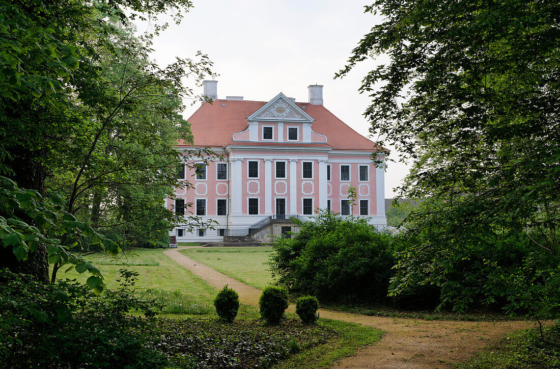 Blick auf das Schloss in Groß Rietz, Beeskow, Land Brandenburg, Deutschland, Europa