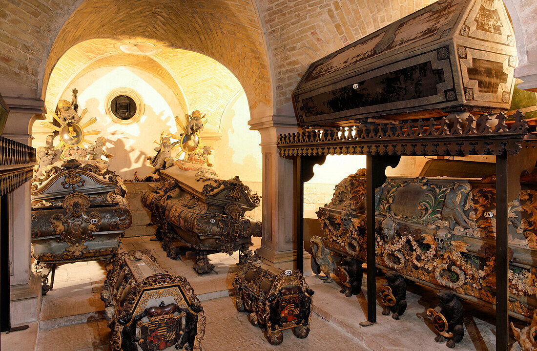 Särge in der Gruft der Jakobskirche, Köthen, Sachsen-Anhalt, Deutschland, Europa