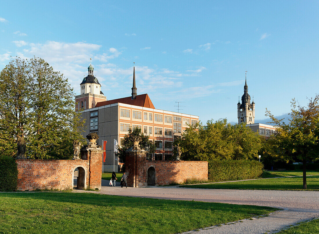 Blick auf Lustgartentor, Marienkirche und Rathaus, Dessau, Sachsen-Anhalt, Deutschland, Europa