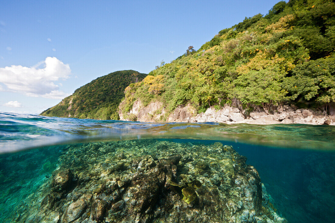 Kueste von Dominica, Karibisches Meer, Dominica, Inseln unter dem Winde, Kleine Antillen, Antillen, Westindische Inseln, Karibik, Mittelamerika, Nordamerika