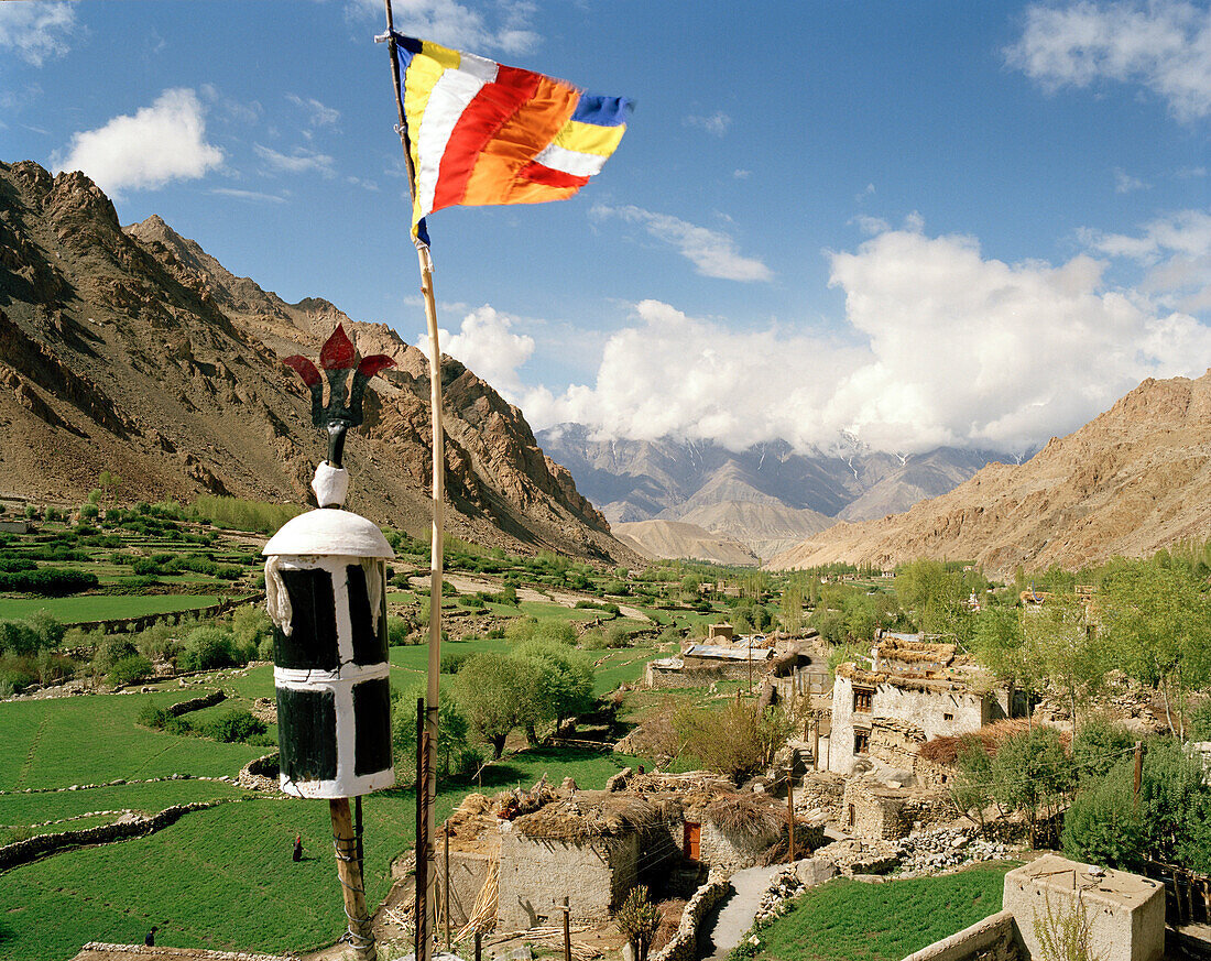 Blick vom Dach des des Kloster Thagchokling im Dorf Ney, westlich von Leh, Ladakh, Jammu und Kashmir, Indien