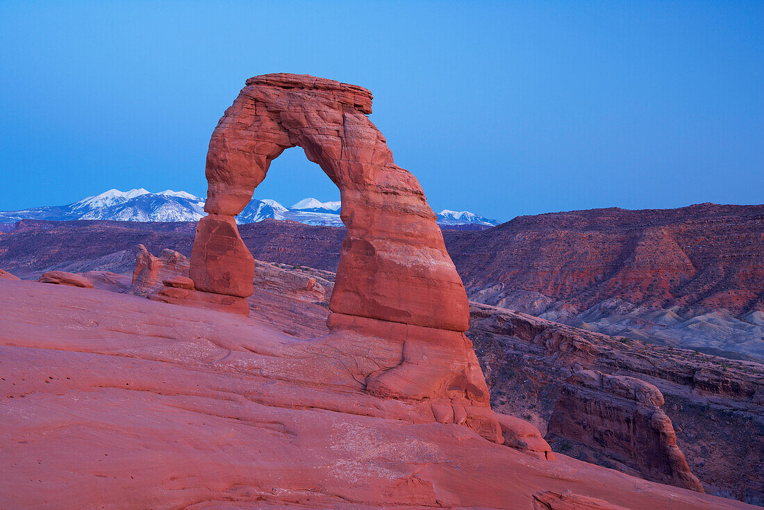 Sunset at Delicate Arch, La Sal Mountains, Arches National Park, Utah, USA, America