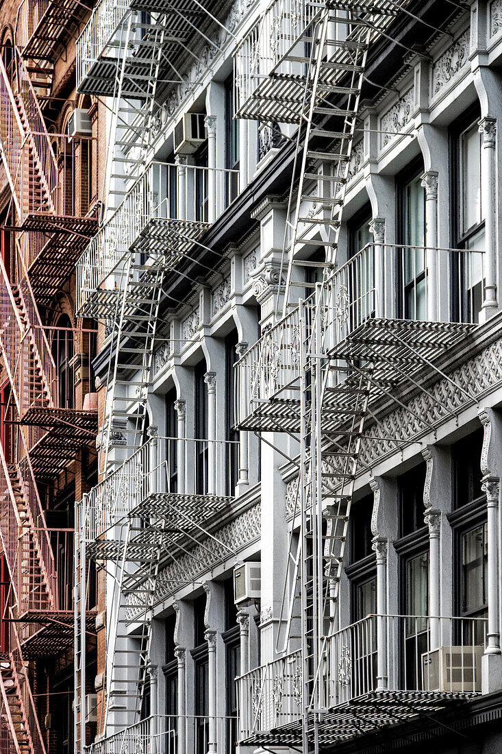 Typische Fassade mit Feuertreppen, Cast Iron District, Soho, Manhattan, New York City, New York, USA