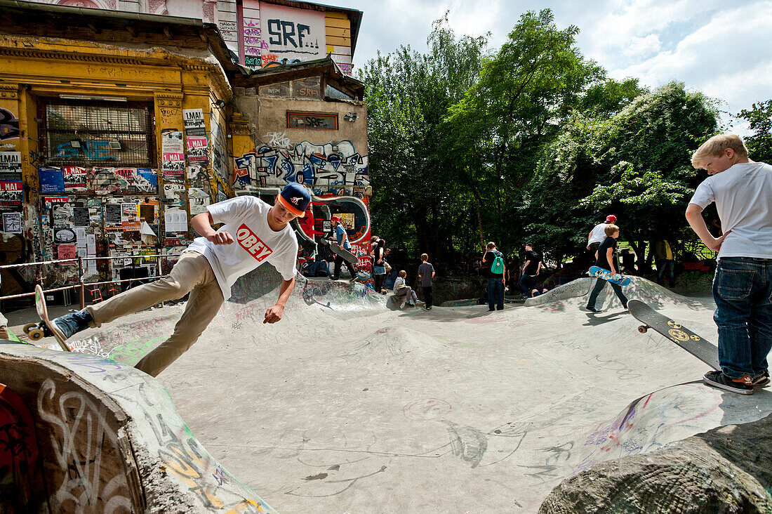 Skateboarder at the Schulterblatt, Hamburg, Germany, Europe