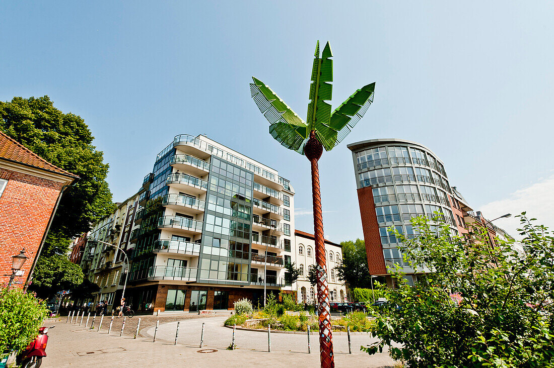 Künstliche Palme und Häuser in St. Pauli, Hamburg, Deutschland, Europa