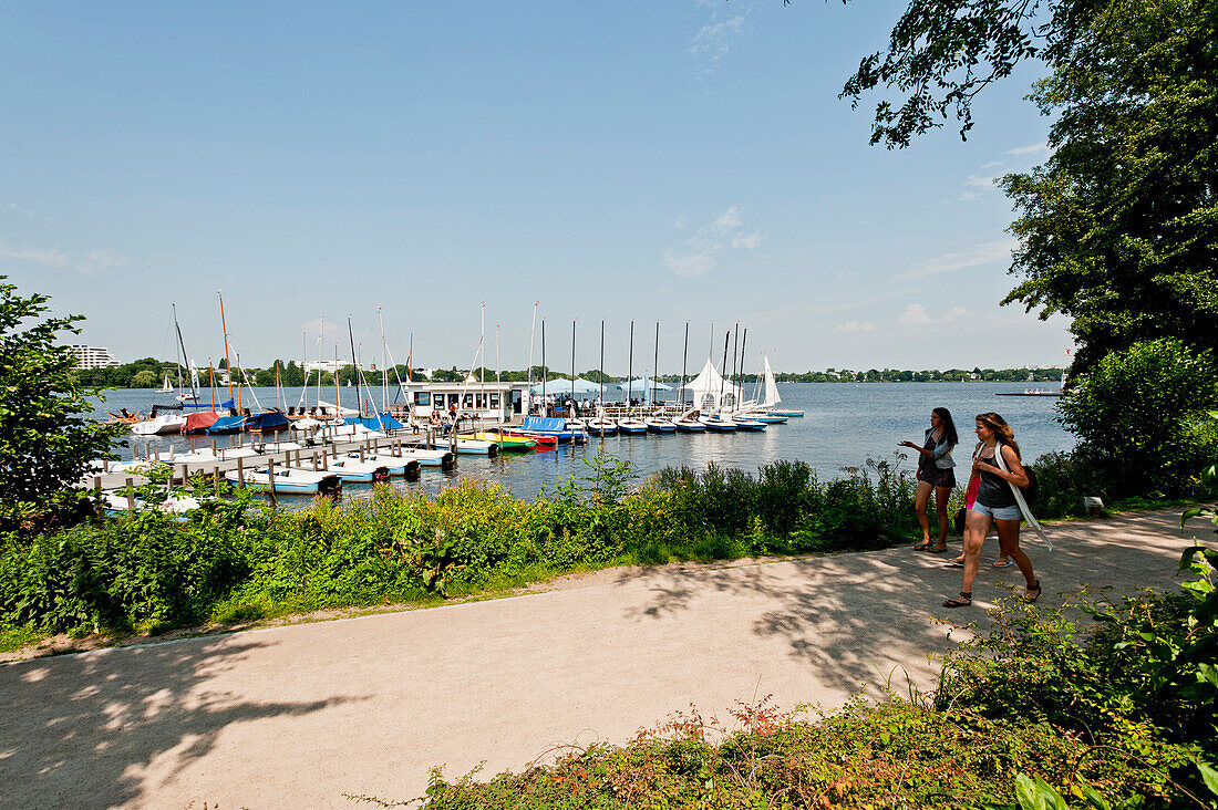 People on the banks of the Aussenalster river, St. Georg, Hamburg, Germany, Europe