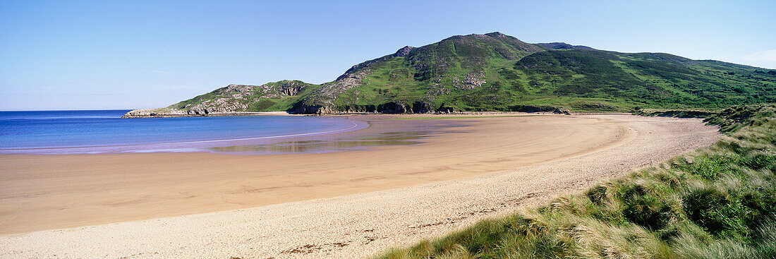 Deserted beach and Ragtin Hope Mountain, Inishowen Peninsula, County Donegal, Ireland.