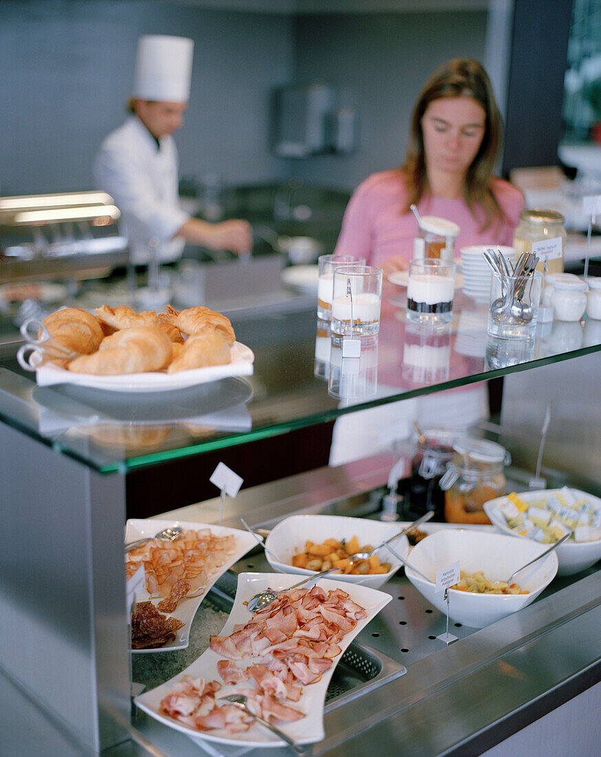 Frühstücksbuffet im Hotel Loisium Wine Spa Resort, Langenlois, Niederösterreich, Österreich