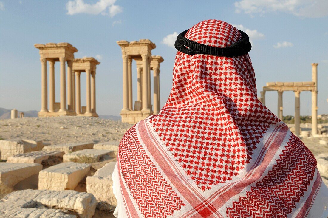 Middle East,Syria,Palmyra,ancient city in central Syria,beduin in front of tetrapylon