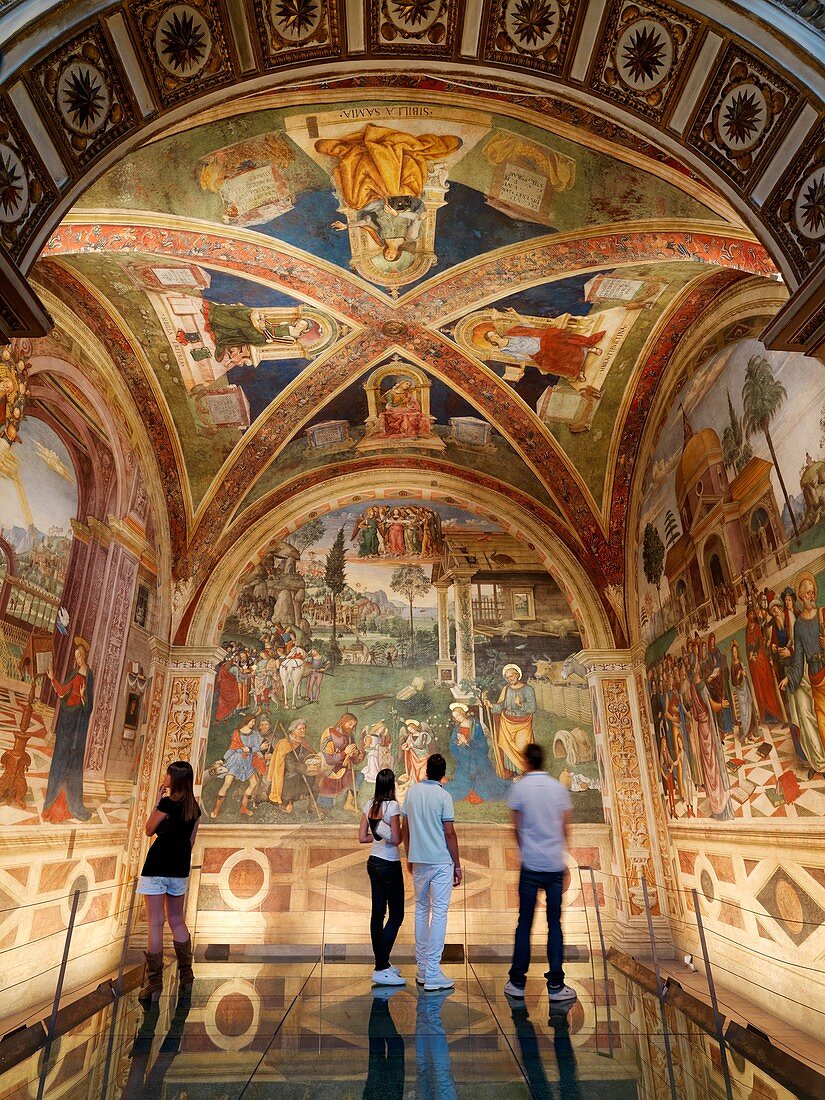 Four teenagers admiring the Pinturicchio mural in the Church of Santa Maria Maggiore.