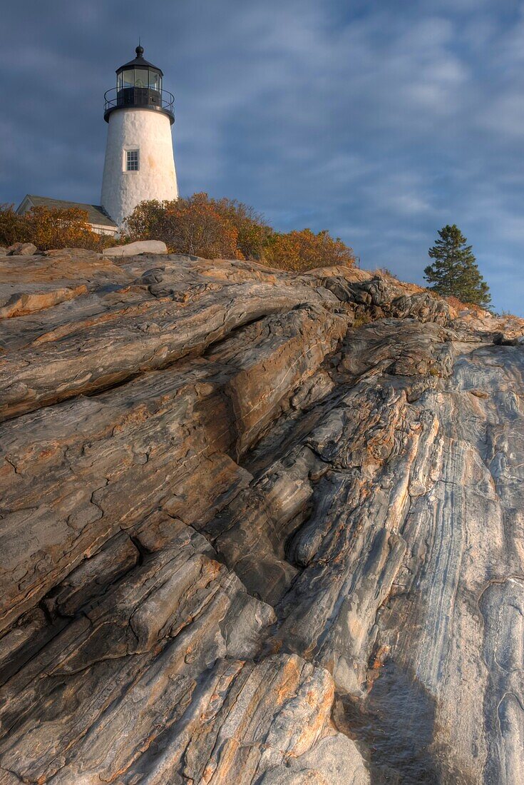 Pemaquid Point Lighthouse perched on fantastic rock formations, Bristol, Maine, USA