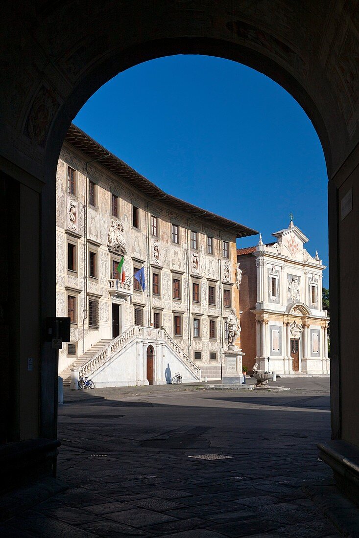 Palazzo della Carovana dei Cavalieri at Piazza dei Cavalieri by Giorgio Vasari and Santo Stefano church, Pisa, Italy, Europe
