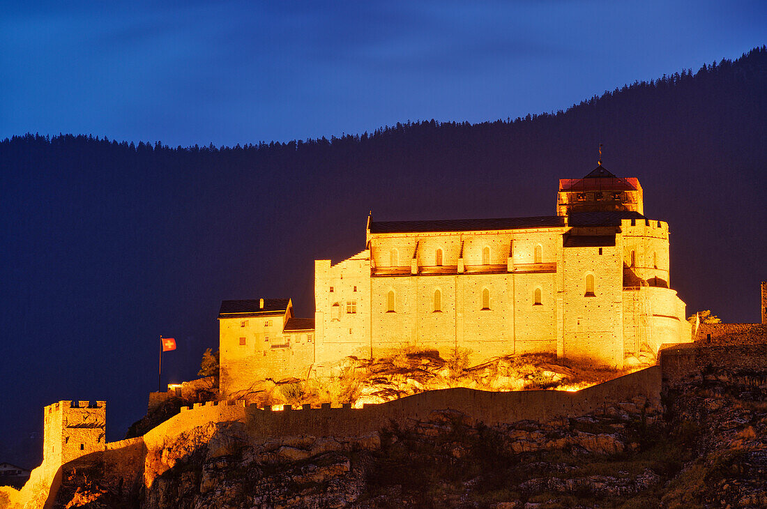 Burg Tourbillon im Abendlicht, Château de Tourbillon, Sitten, Sion, Wallis, Schweiz