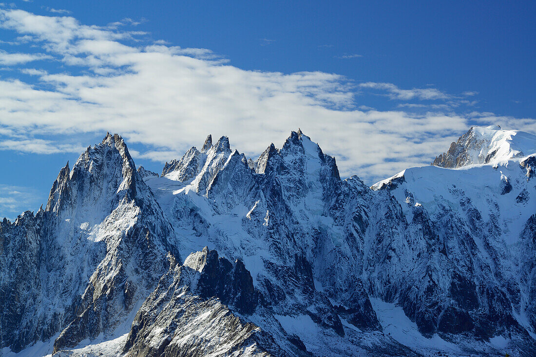 Blick auf Aiguilles du Chamonix und Mont Blanc du Tacul, Mont Blanc-Gruppe, Mont Blanc, Chamonix, Savoyen, Frankreich