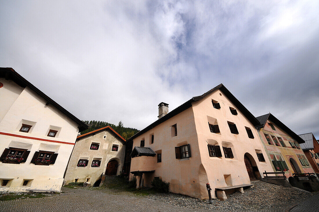 Alte Häuser in Guarda, Unterengadin, Graubünden, Schweiz, Europa