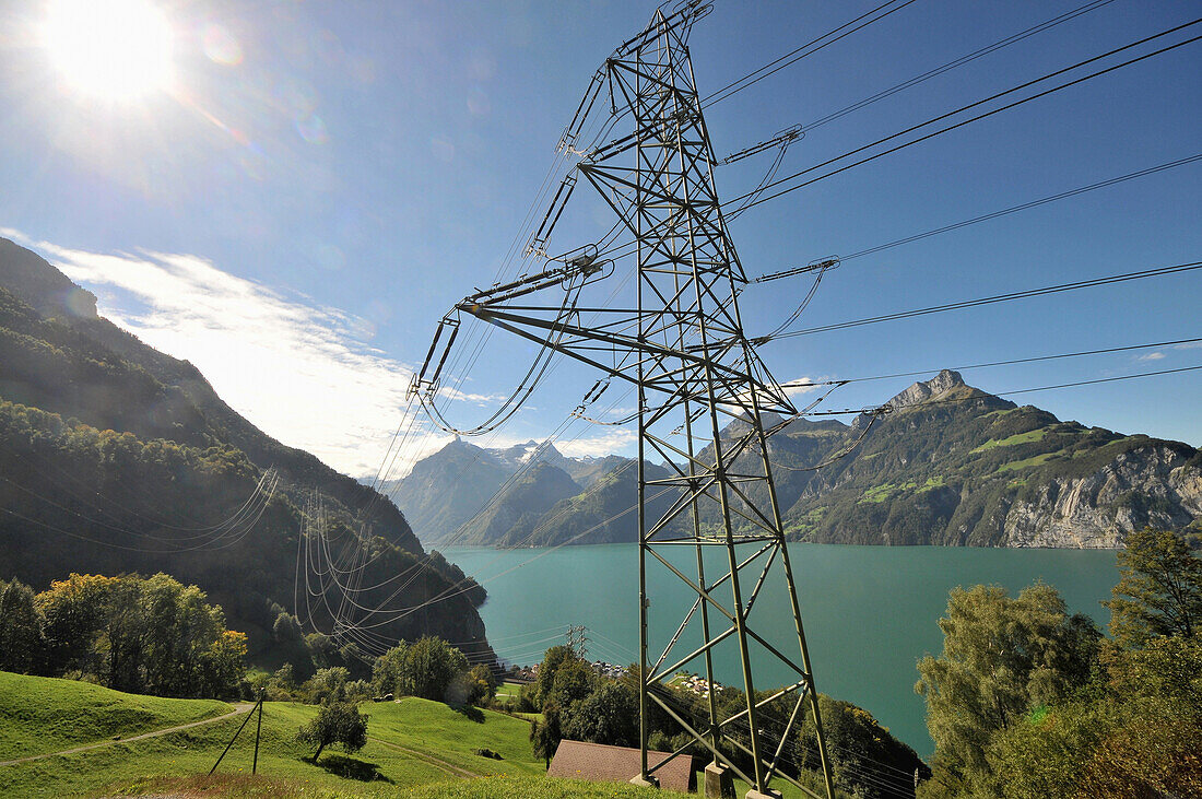 Blick über Sisikon am Urnersee, Kanton Schwyz, Zentralschweiz, Schweiz, Europa