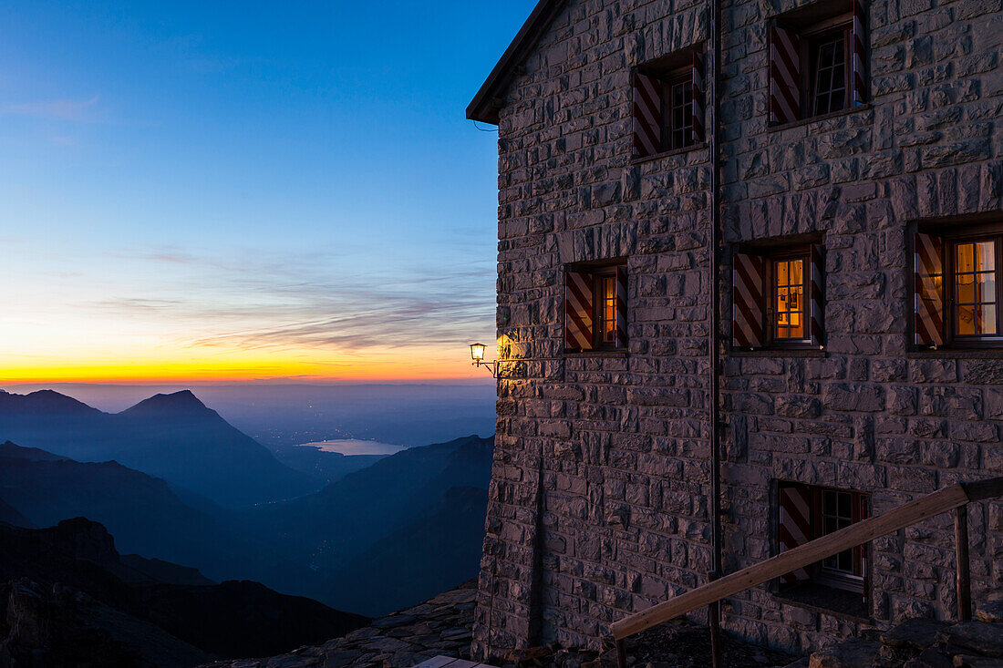 Abendstimmung an der Blüemlisalphütte, Berner Oberland, Kanton Bern, Schweiz