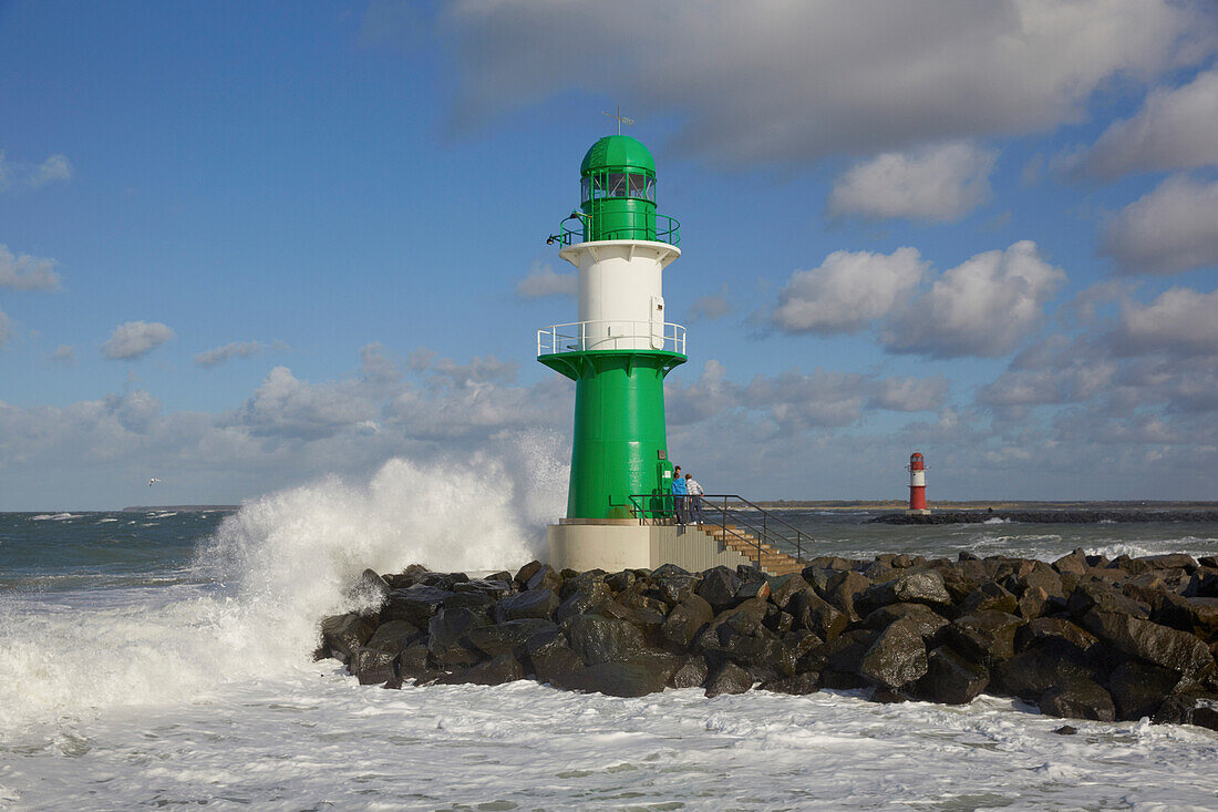 Sturm an der Mole in Warnemünde, Rostock, Ostseeküste, Mecklenburg Vorpommern, Deutschland, Europa