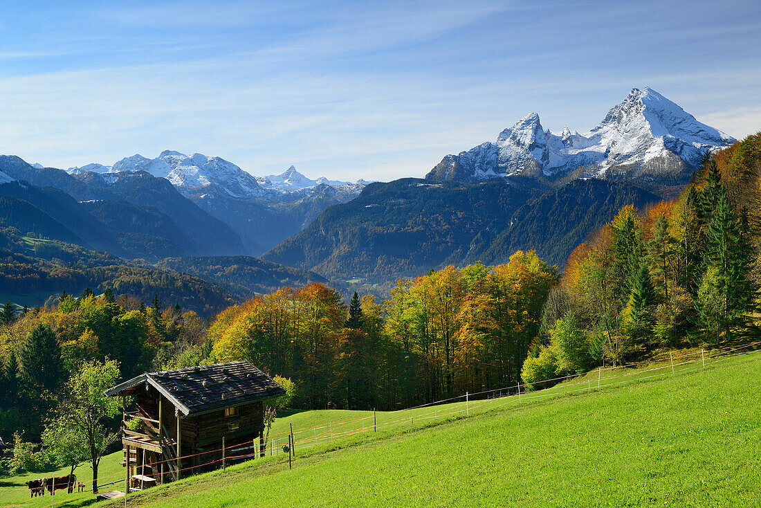 Traditioneller Getreidekasten vor Berchtesgaden und Watzmann, Berchtesgadener Alpen, Oberbayern, Bayern, Deutschland