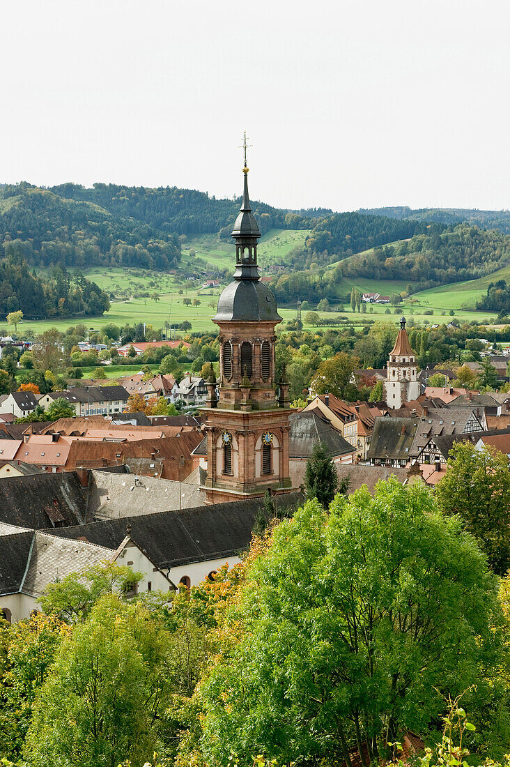 Der Kirchturm der Stadtkirche, Gengenbach, Schwarzwald, Baden-Württemberg, Deutschland, Europa