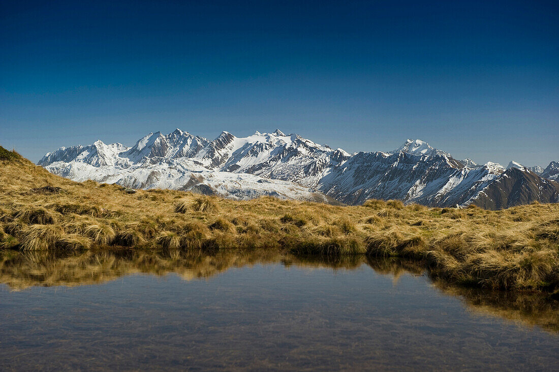 Bettmersee oberhalb der Bettmeralp, im Hintergrund die Walliser Alpen, Kanton Wallis, Schweiz, Europa