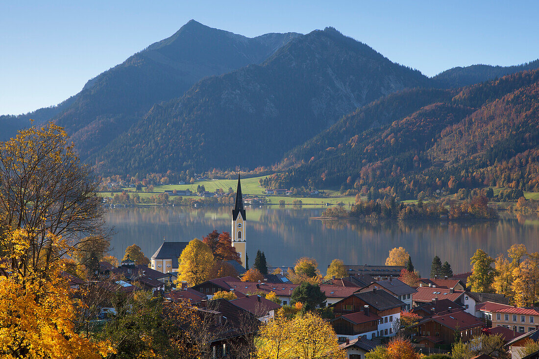 View over the church at lake Schliersee onto the Brecherspitz, Schliersee, Upper Bavaria, Germany, Europe