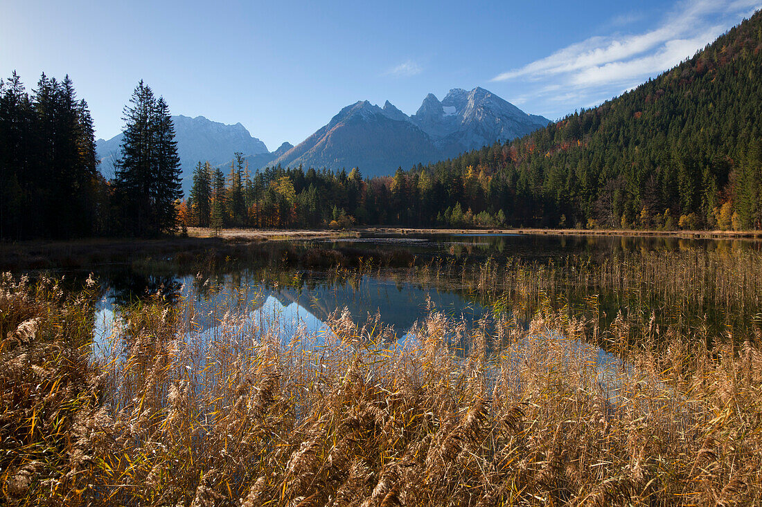 Blick über den Taubensee auf Watzmann und Hochkalter, Ramsau, Berchtesgadener Land, Nationalpark Berchtesgaden, Oberbayern, Bayern, Deutschland, Europa