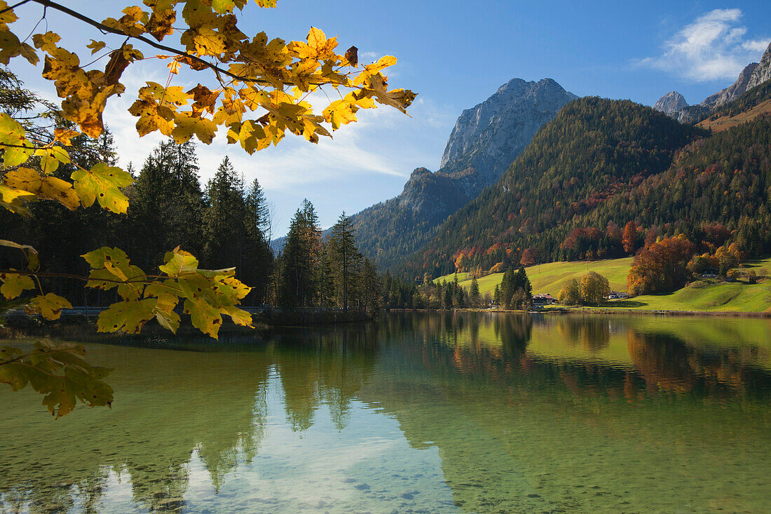 Blick über den Hintersee zur Reiteralpe, Ramsau, Berchtesgadener Land, Nationalpark Berchtesgaden, Oberbayern, Bayern, Deutschland, Europa