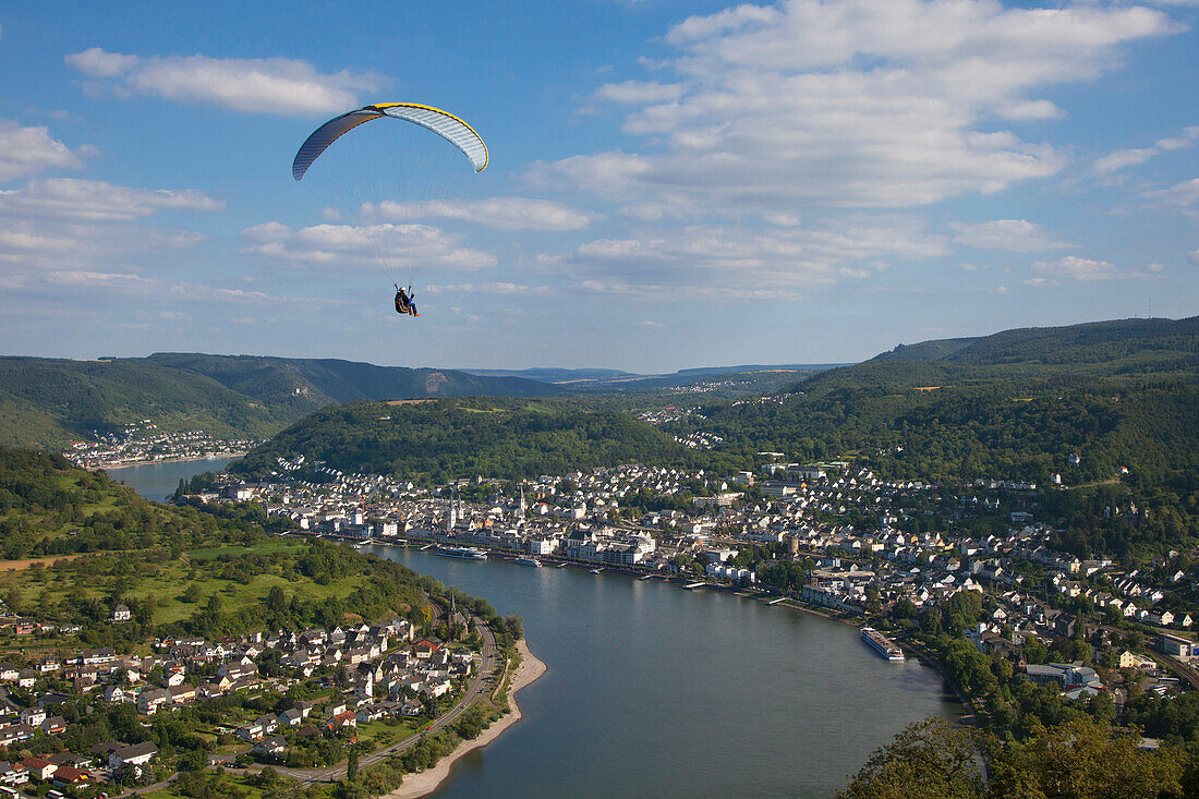 Gleitschirmflieger, Paraglider an der Rheinschleife bei Boppard, Rhein, Rheinland-Pfalz, Deutschland