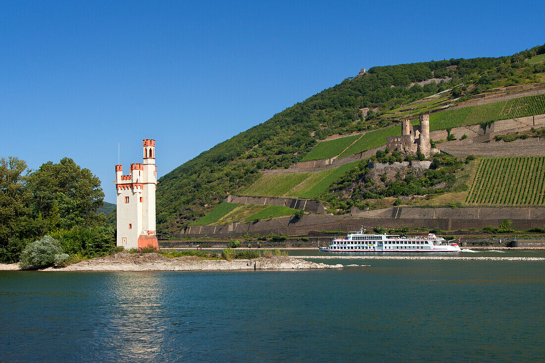 Mouse Tower and Ehrenfels castle, Unesco World Cultural Heritage, near Bingen, Rhine river, Rhineland-Palatinate, Germany