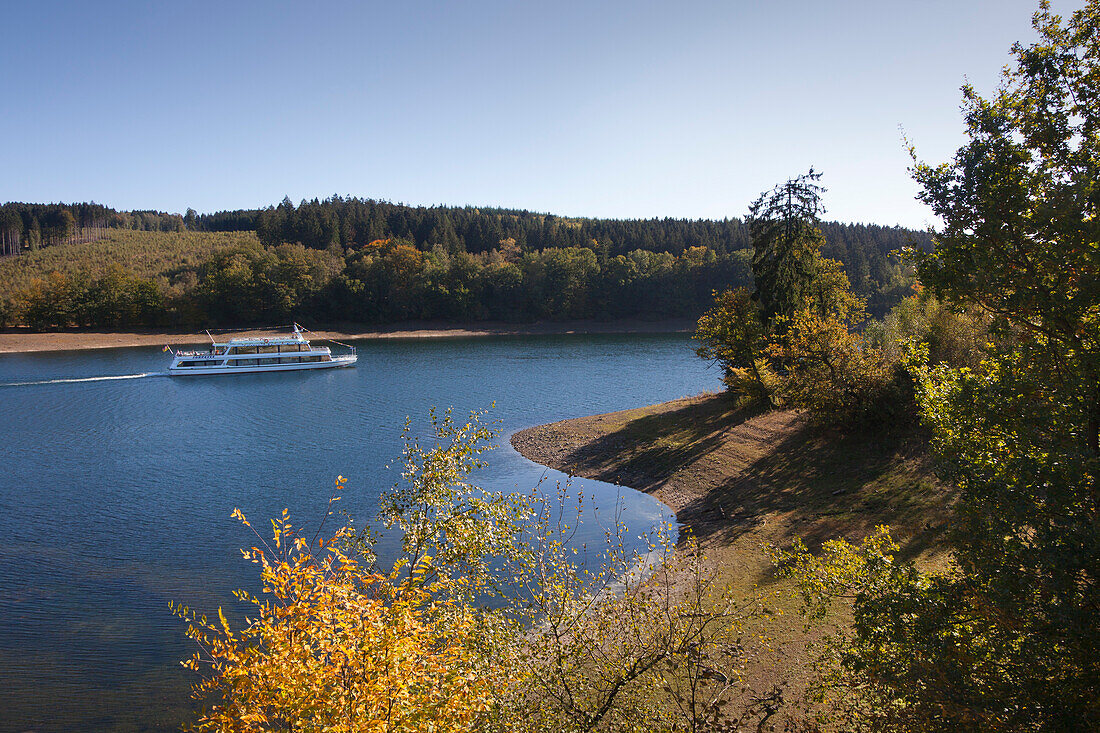 Ausflugsschiff auf dem Sorpesee, bei Sundern, Sauerland, Nordrhein-Westfalen, Deutschland