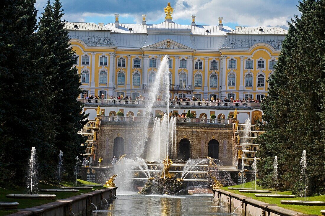 Peterhof Park  Petrodvorets, St  Petersburg  Russia.