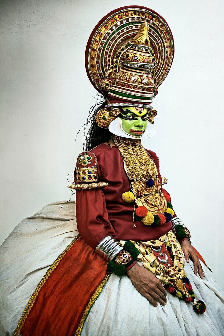 Kathakali theatre dancer, kathakaly, Kochi, Cochin, Kerala, India.