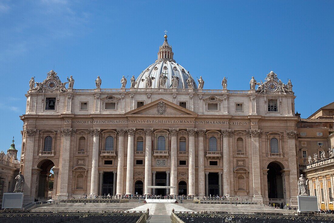 Saint Peter´s Basilica facade in Rome, Lazio, Italy, Europe