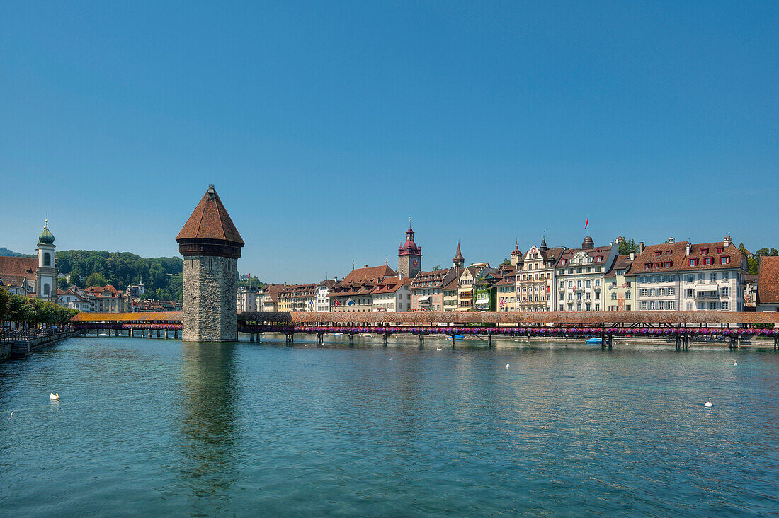Die Reuss mit Kapellbrücke, Luzern, Luzern, Schweiz, Europa