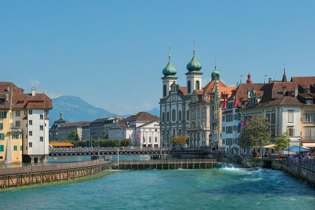 Blick auf die Reuss mit Jesuitenkirche, Luzern, Luzern, Schweiz, Europa