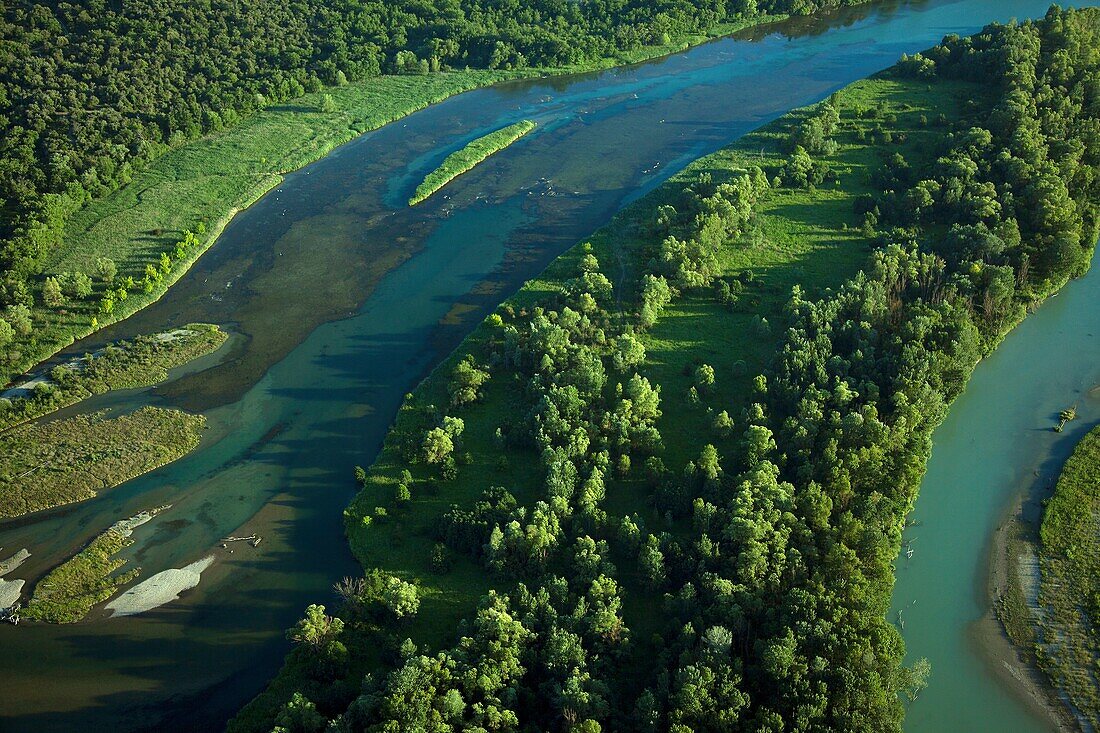 France, Var (83), the Verdon River to Vinon-sur-Verdon before mixing in the waters of the Durance, (aerial photo