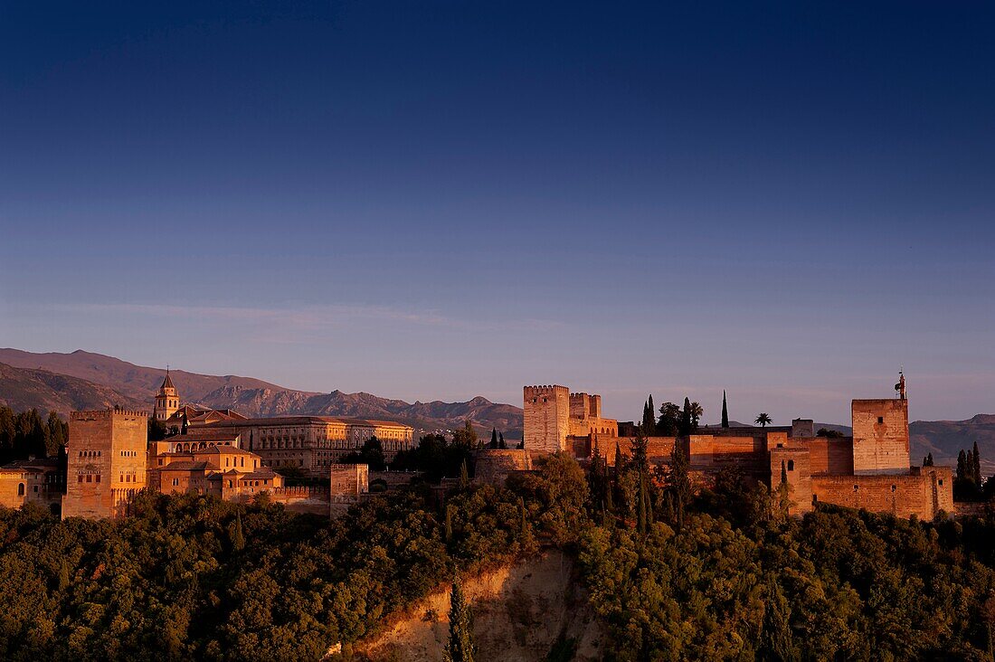 SPAIN - ANDALUSIA - GRENADA - PALACE OF THE ALHAMBRA - IN BACKGROUND : THE SIERRA NEVADA