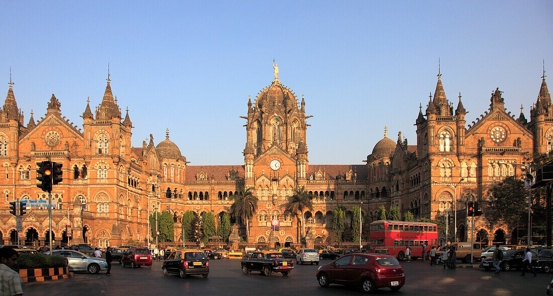 India, Maharashtra, Mumbai, Chhatrapati Shivaji Terminus, railway station