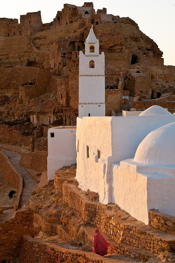 North Africa, Tunisia, Tataouine province, cave-dwelling berbere village, Chenini, the ksar, the old fortified village was used to protect people in case of an attack but also as a stockroom for the food