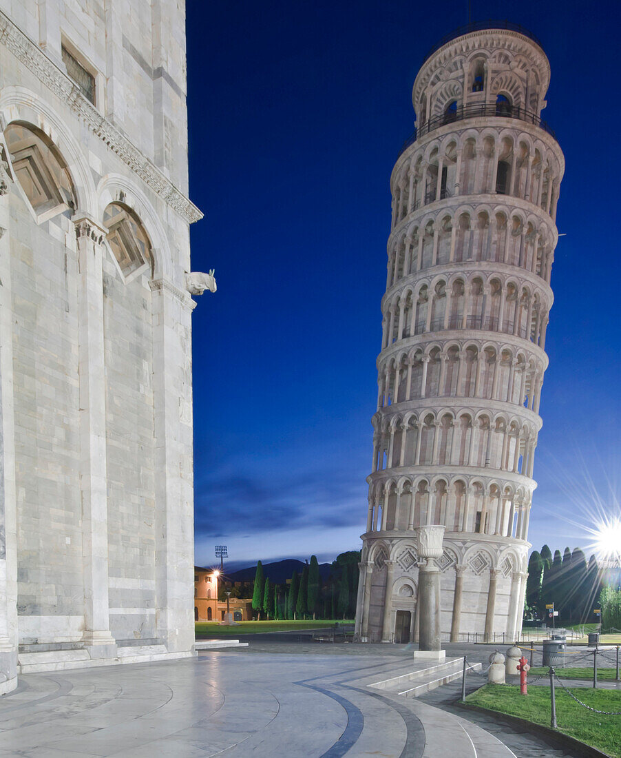 Europe, Italy, Tuscany, Pisa, Cathedral Square (Piazza del Duomo), Leaning Tower of Pisa (Torre di Pisa) at Dawn