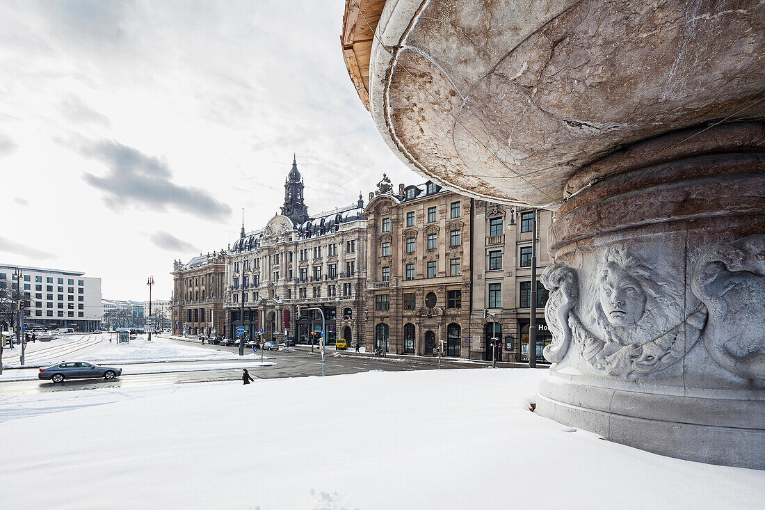 Fountain Wittelsbacher Brunnen in winter, Maximiliansplatz und Lenbachplatz, Lehel, Munich, Upper Bavaria, Upper Bavaria, Bavaria, Germany