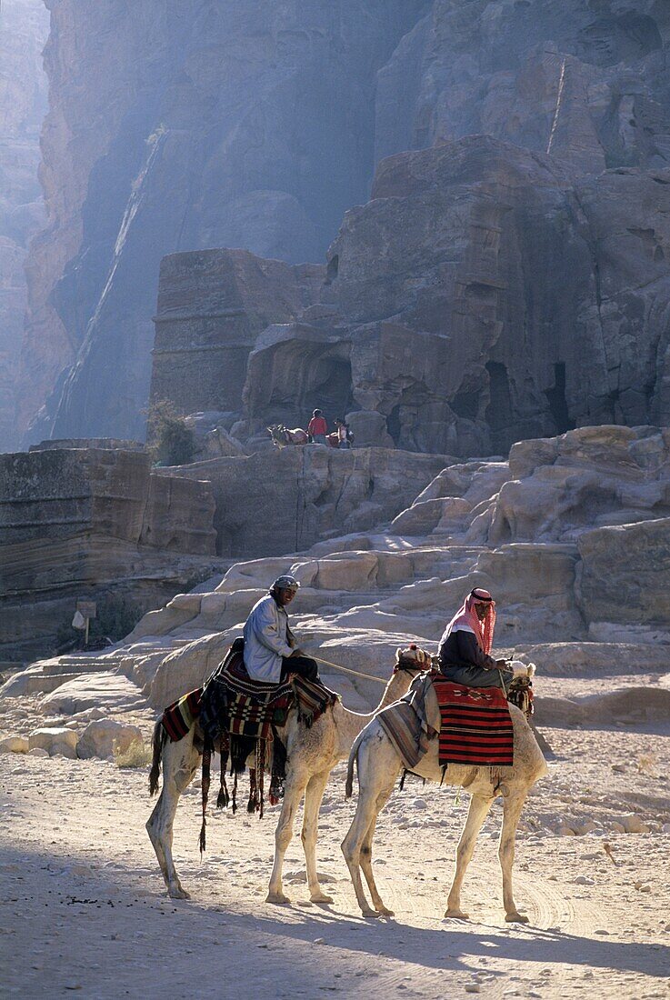 Die enge Schlucht von al-Siq ist der Haupteingang zur antiken Stadt Petra, Jordanien, Naher Osten, Asien