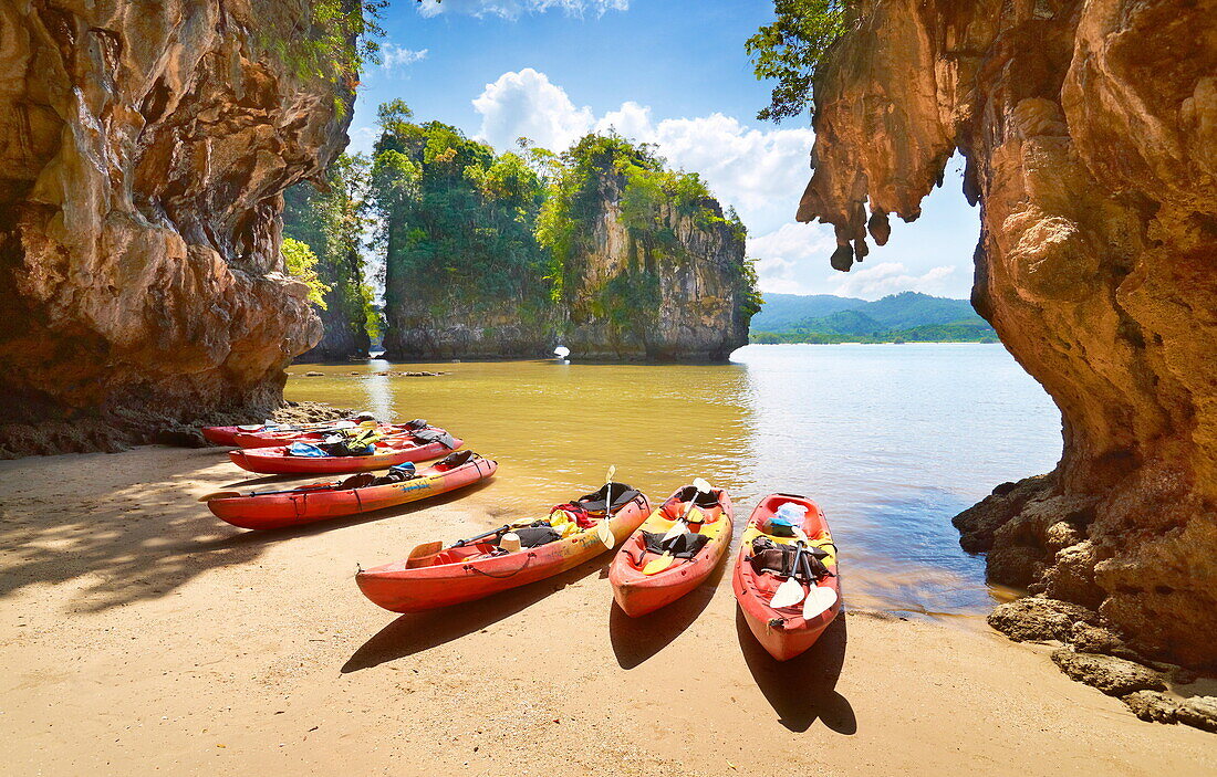 Thailand, Krabi province, Phang Nga Bay, canoe trip