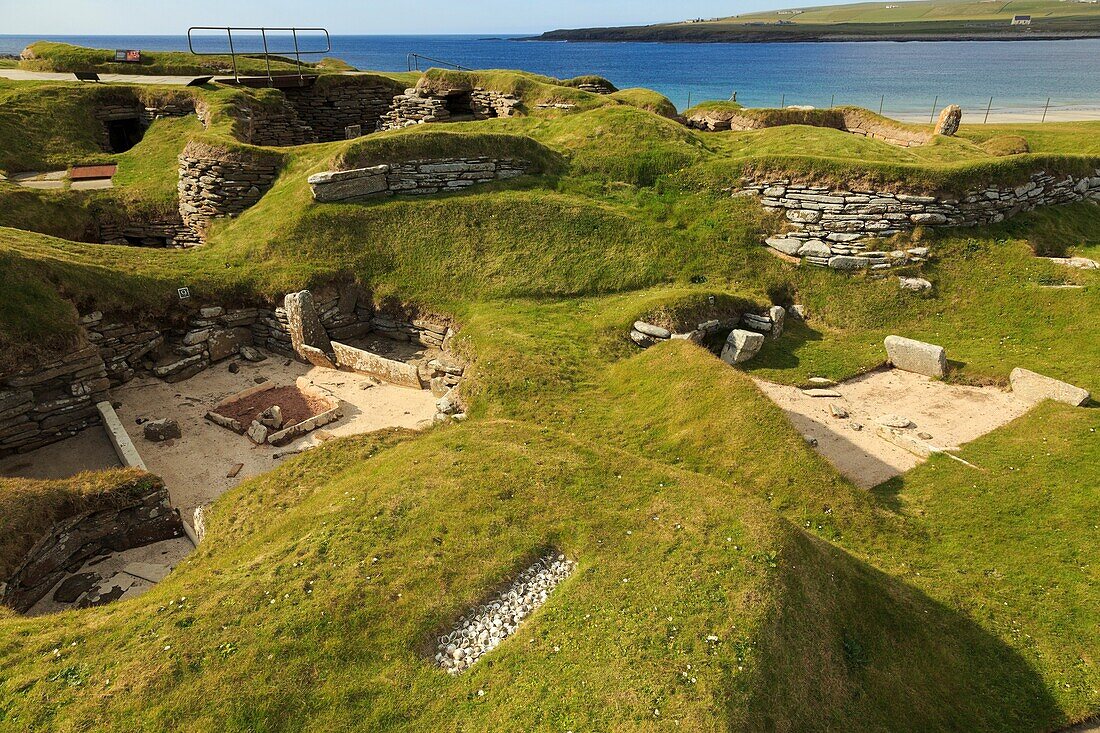Bay of Skaill, Sandwick, Orkney Mainland, Scotland, UK, Great Britain, Europe  Excavations of prehistoric houses in Neolithic stone-age village at Skara Brae dating back to 3200BC