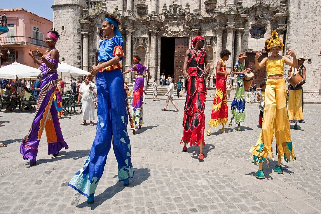 Street Entertainers, Plaza de la Catedral, Old Havana, Cuba