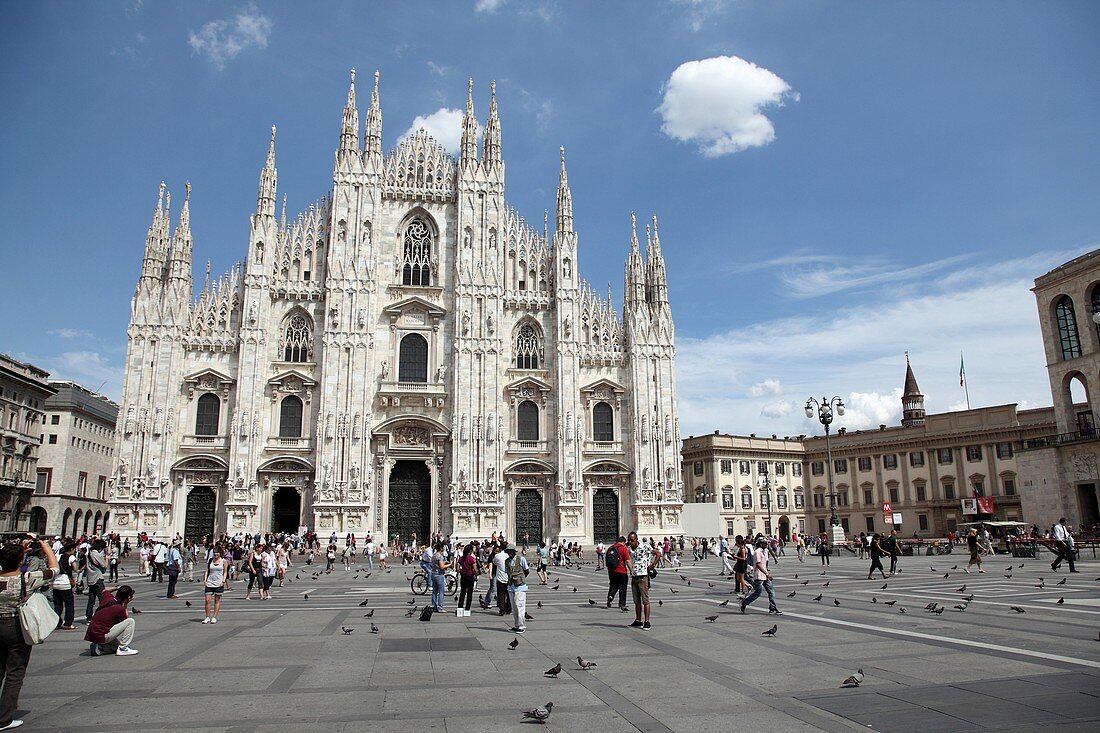 Italy Lombardy, Milan, Piazza Duomo Square, Duomo Cathedral