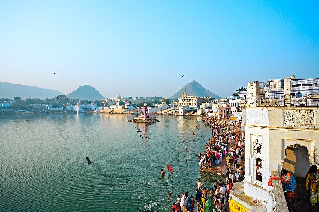 Pilgrims bathing in the Pushkar Holy lake during the Pushkar camel fair  Pushkar  Rajasthan  India  Asia