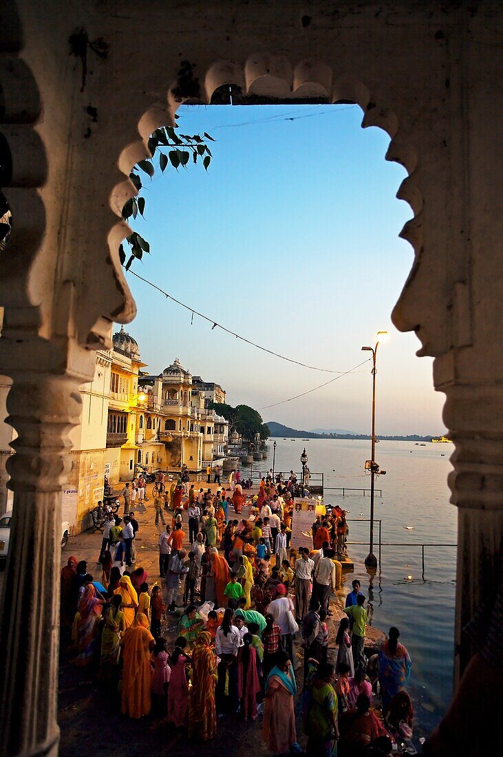 Making offerings ´puja´ to the lake Pichola during a holy day, Gangaur Ghat  Udaipur  Rajasthan  India